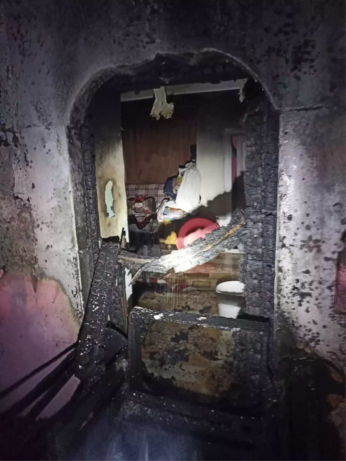 Yayladağı\'nda Yangın: 2 Kişi Hastaneye Kaldırıldı