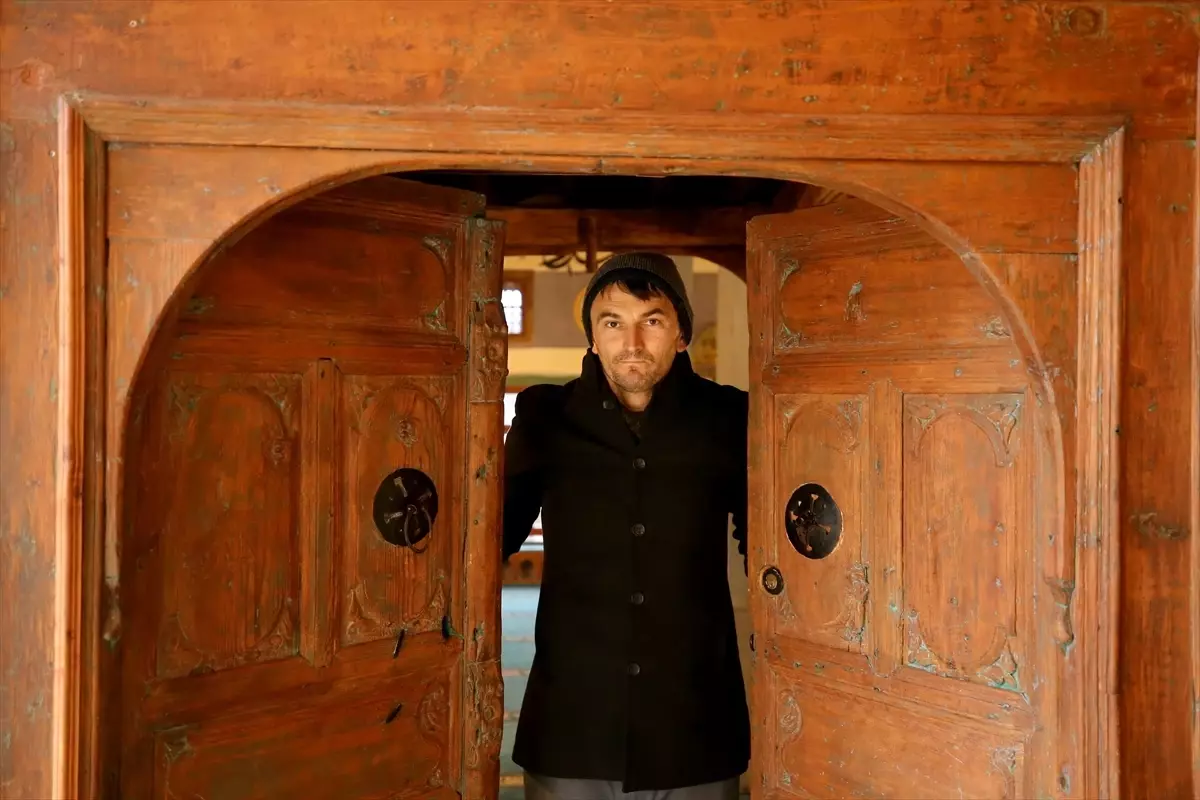 Kışın 3 Aileyle Sessiz Mahalle: Sarıhacılar