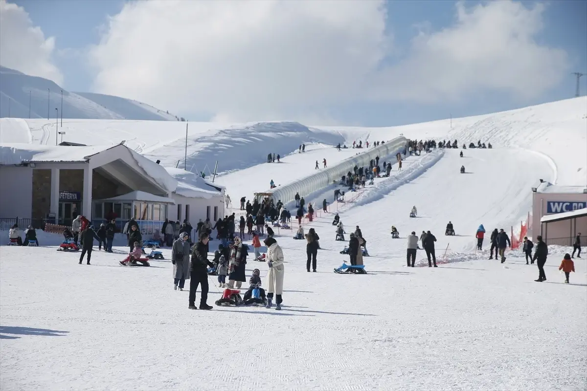Yedikuyular Kayak Merkezi\'nde Ziyaretçi Rekoru