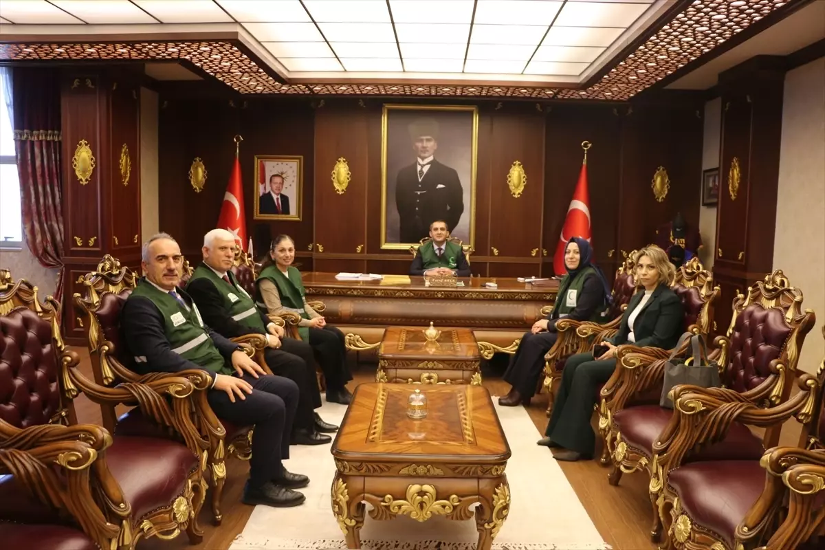 Yeşilay\'dan Kaymakam Akça\'ya Ziyaret