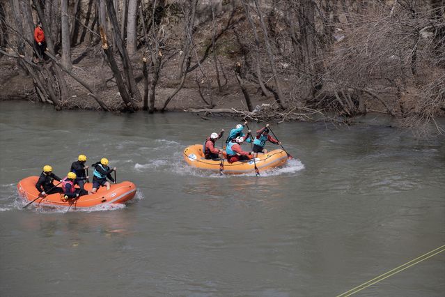 TUNCELİ’DE SU SPORLARI RÜZGARI