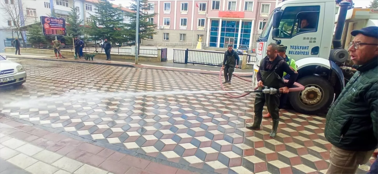 Yeşilyurt\'ta Temizlik Çalışmaları