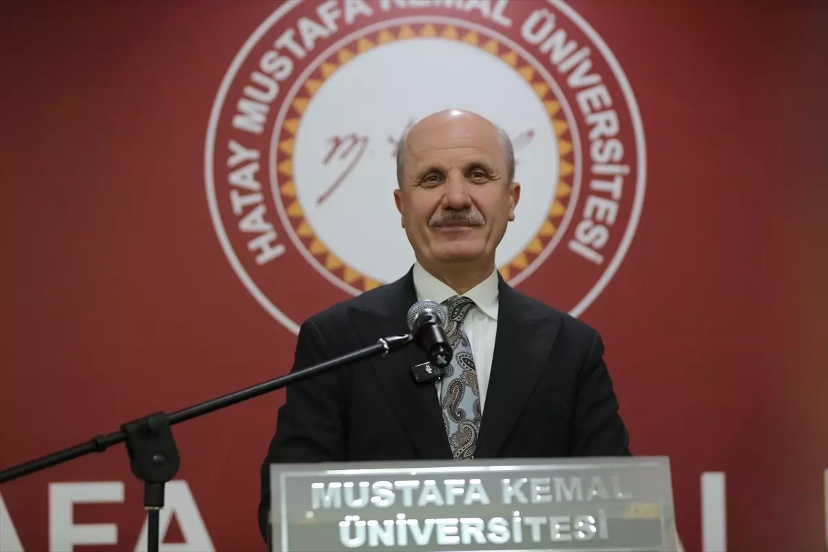 YÖK Başkanı Prof. Dr. Erol Özvar Hatay\'da öğrencilerle iftar yaptı