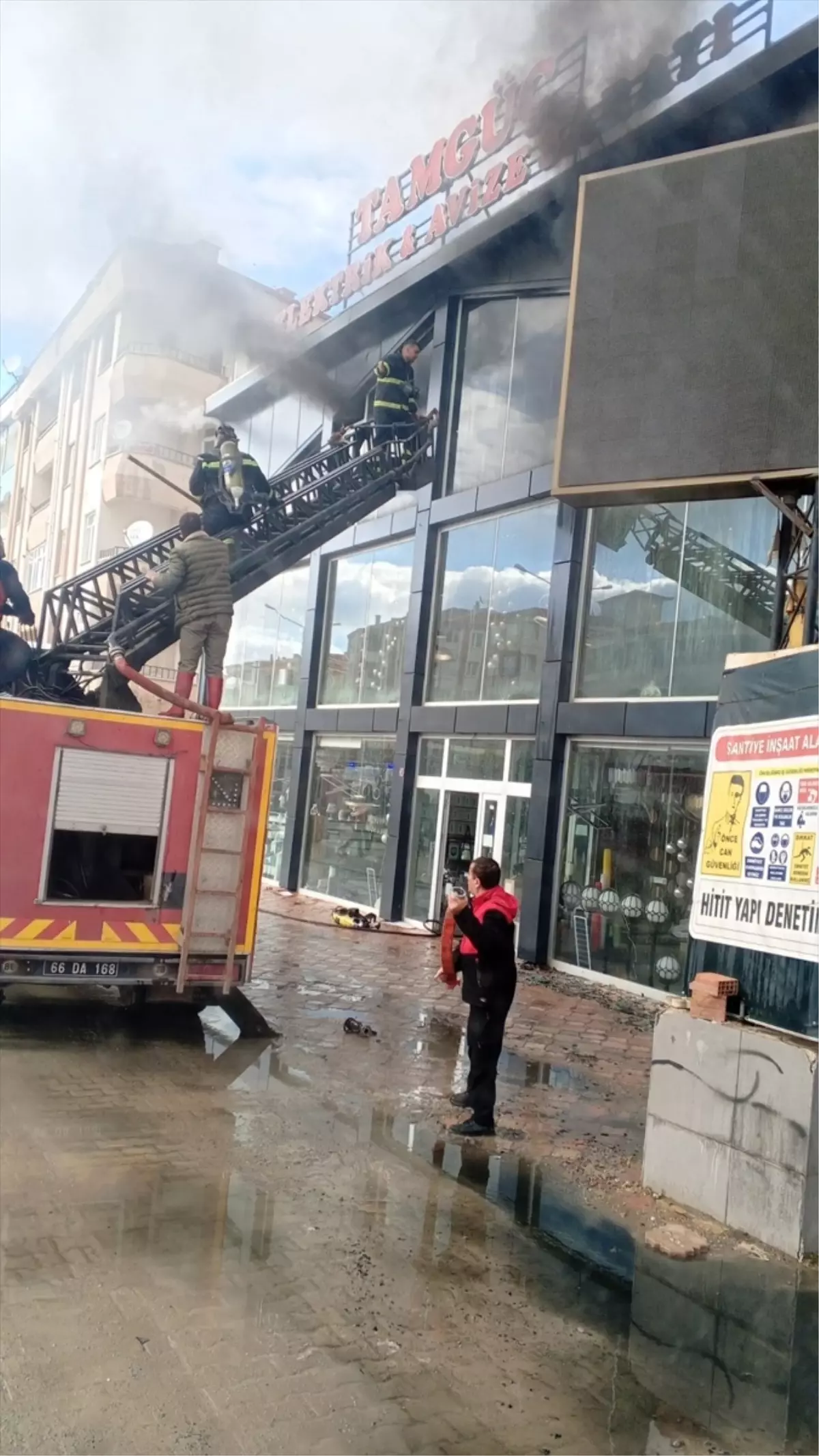 Sorgun\'da Avize Firmasında Yangın