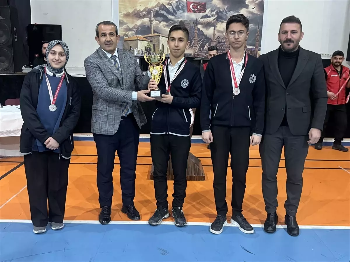 Yüksekova\'da Bilgi Yarışması Heyecanı