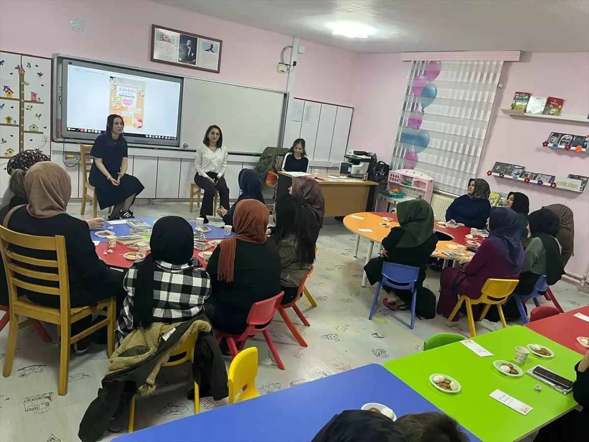 Yunus Emre İlkokulu\'nda Okuma Projesi