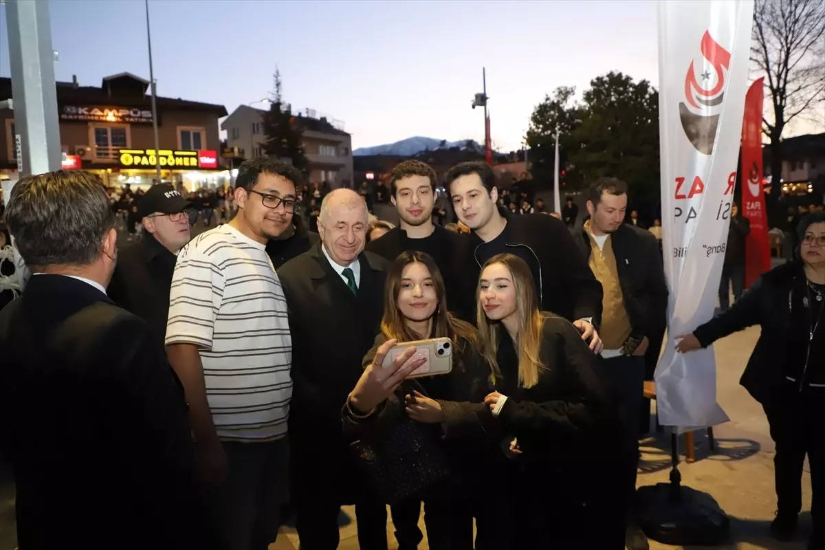 Ümit Özdağ Denizli\'de Gençlerle Buluştu