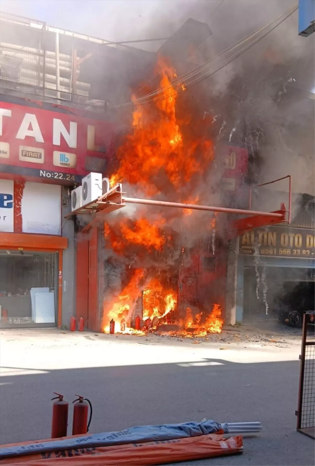 Zeytinburnu\'nda İş Yerinde Yangın