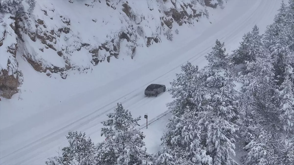 Zigana Dağı\'nda Kar Yağışı