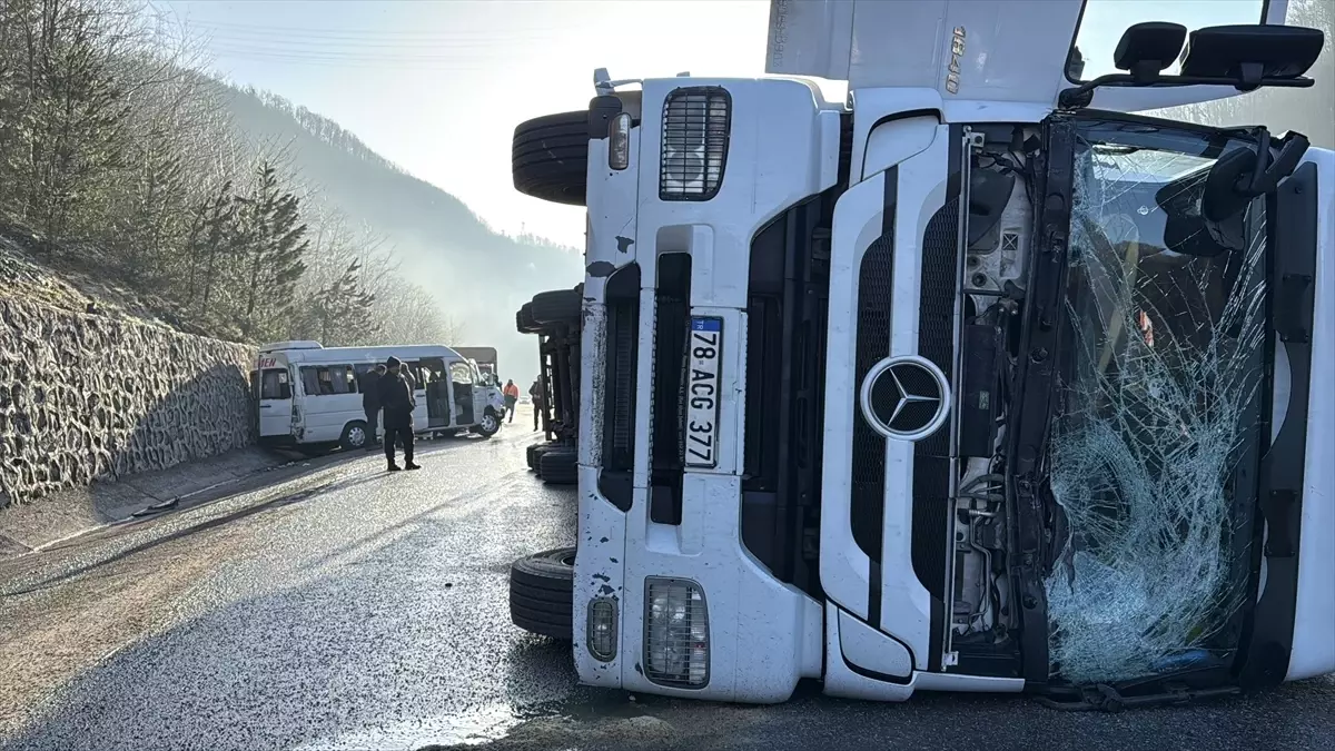 Zonguldak-Ankara yolunda 3 kaza: 10 yaralı
