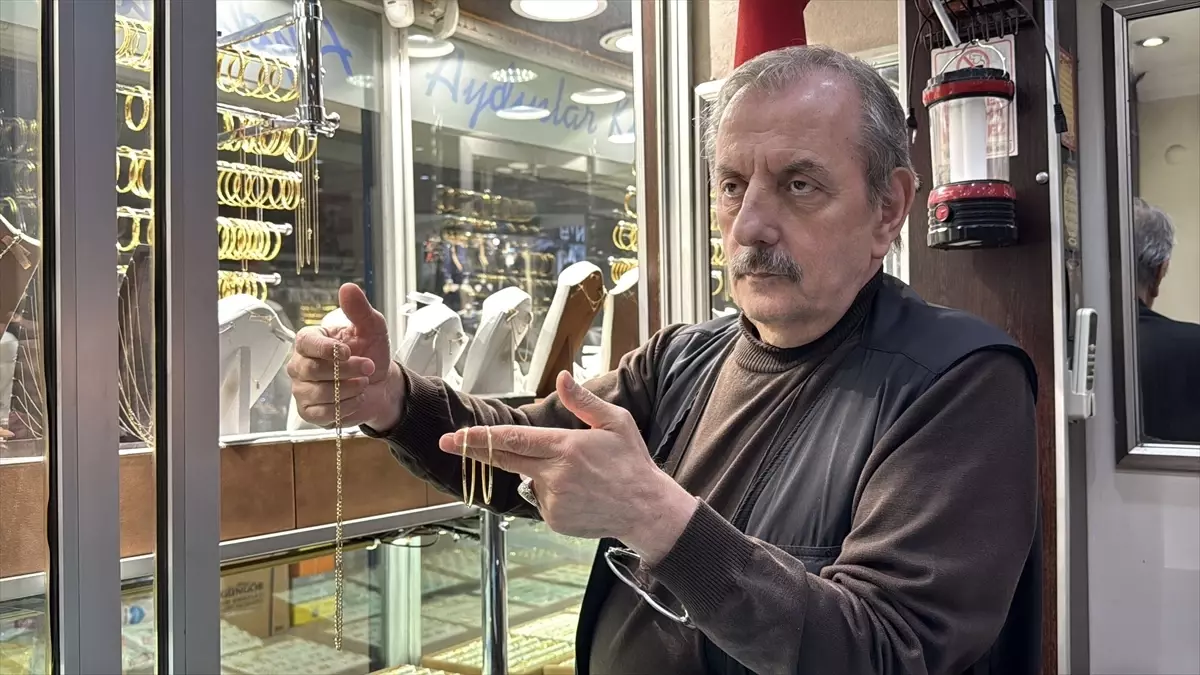 Zonguldak\'ta Kuyumcuya Jandarma Rolünde Şüpheli!