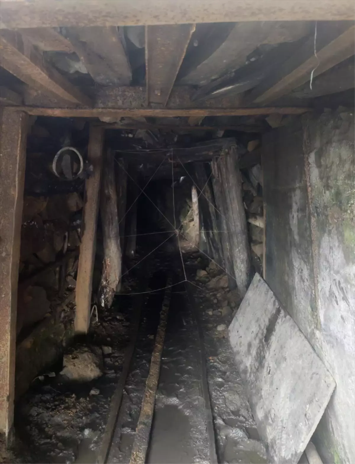 Zonguldak\'ta 3 Ruhsatsız Maden Ocağı Kapatıldı