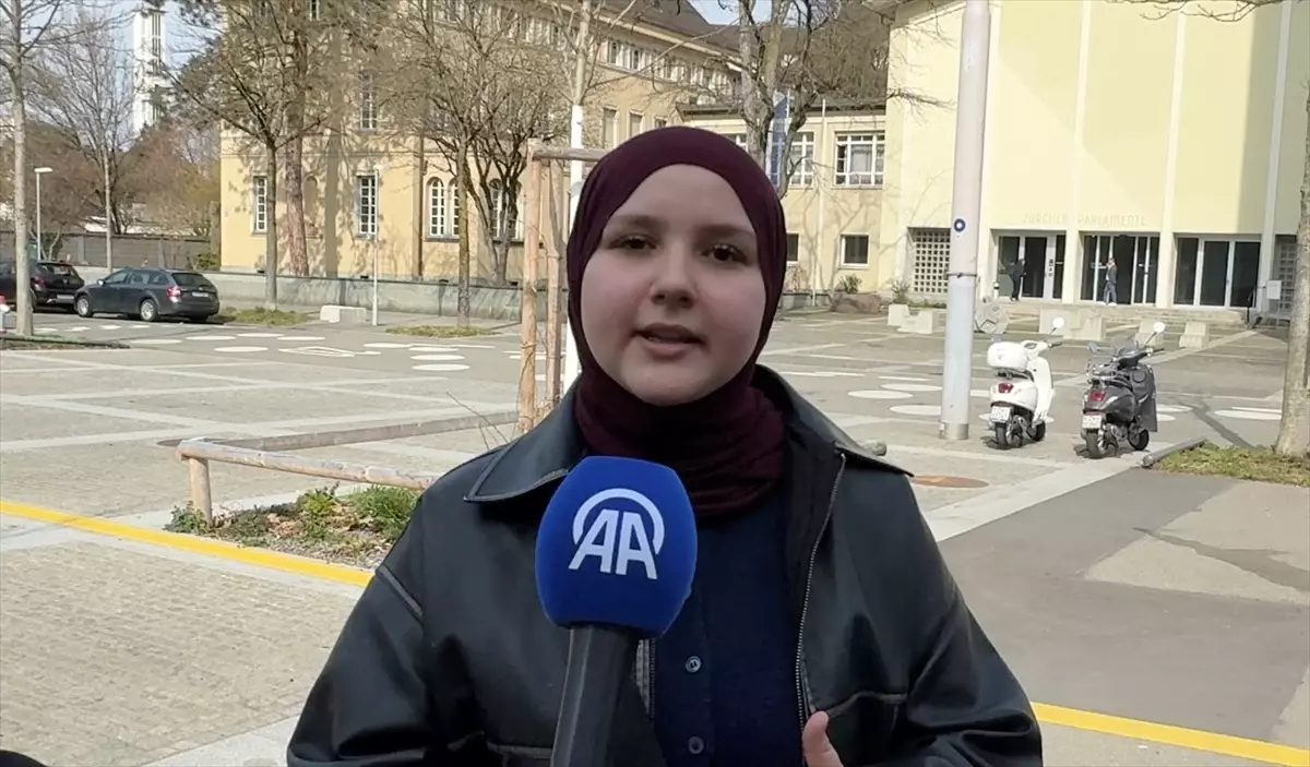 Zürih\'te İlk Başörtülü Parlamenter
