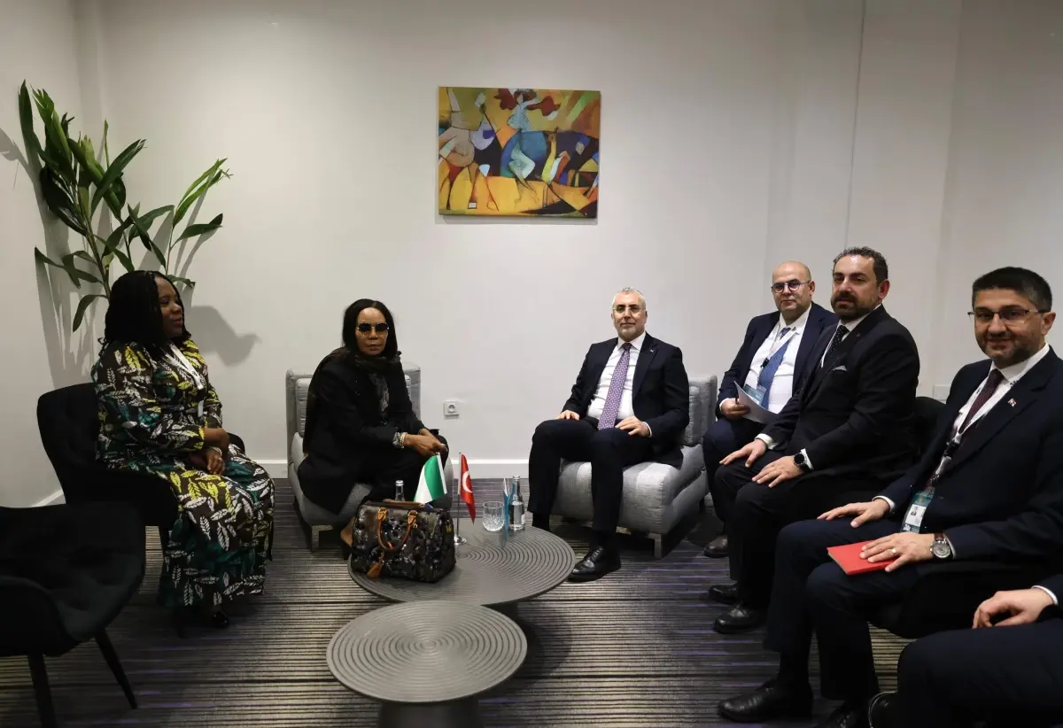 Bakan Işıkhan Nijeryalı Meslektaşıyla Görüştü