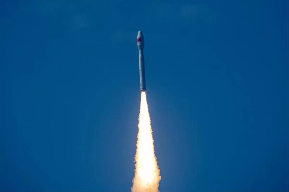 Çin, Pakistan\'ın Uydu Gözlem Uydusunu Uzaya Gönderdi