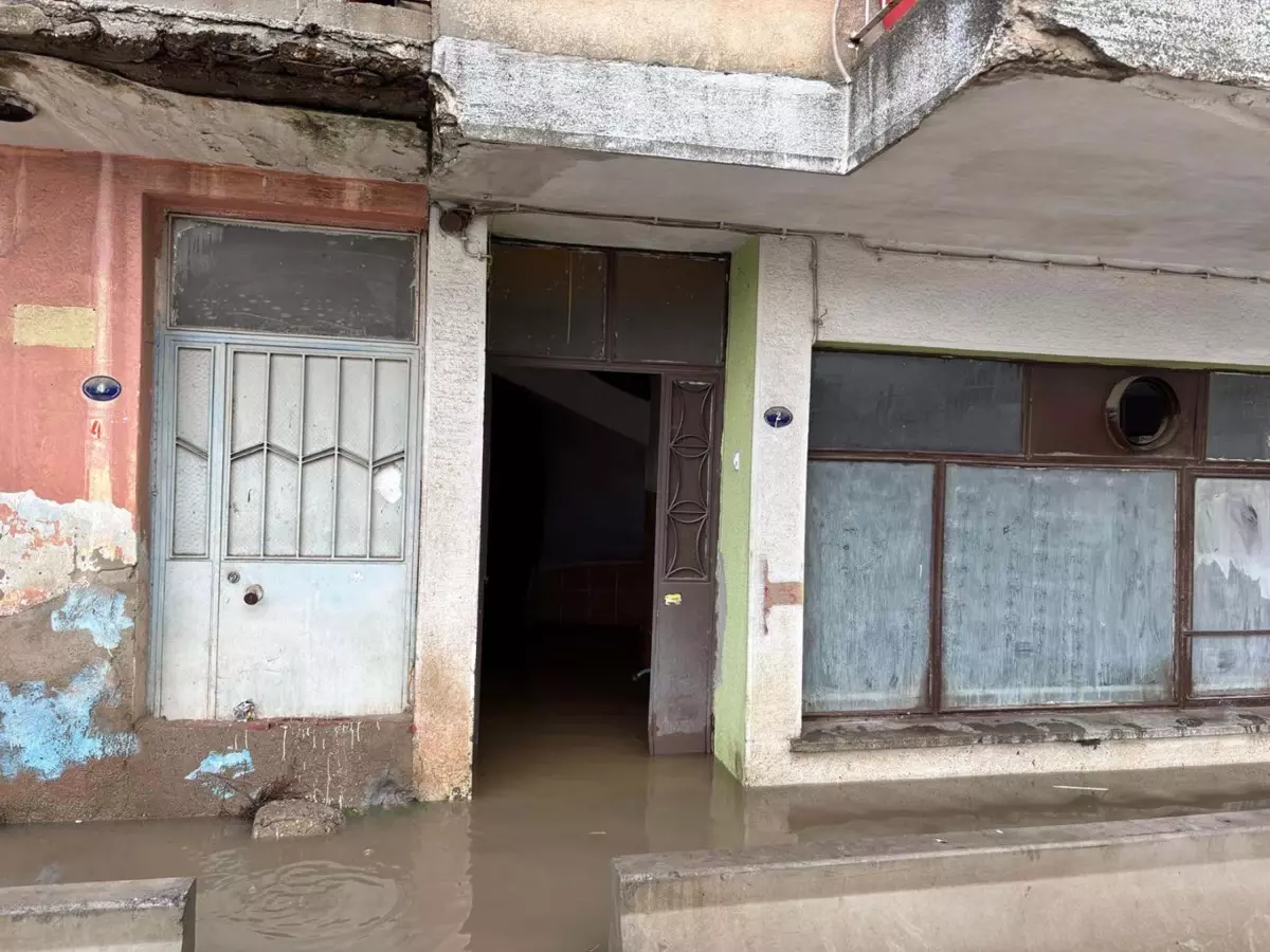 Karşıyaka\'da Sağanak Felaketi