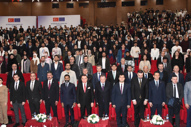 'Mersin İstihdam Buluşmaları' düzenlendi! Öğrenciler sektörle aynı masada 'Mersin İstihdam Buluşmaları' düzenlendi! Öğrenciler sektörle aynı masada