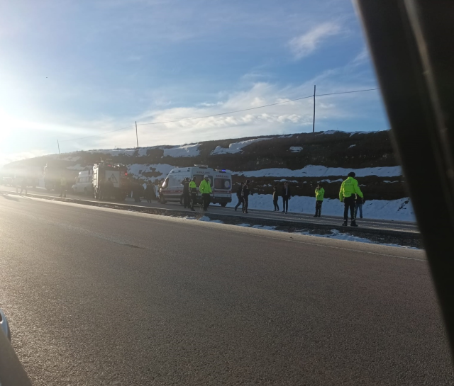 Öğrenci servisi tıra arkadan çarptı! Ölü ve yaralılar var