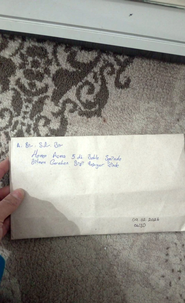 Zincir markette çalışan genç kız, kendisine aşık olan askerin mektubunu paylaştı