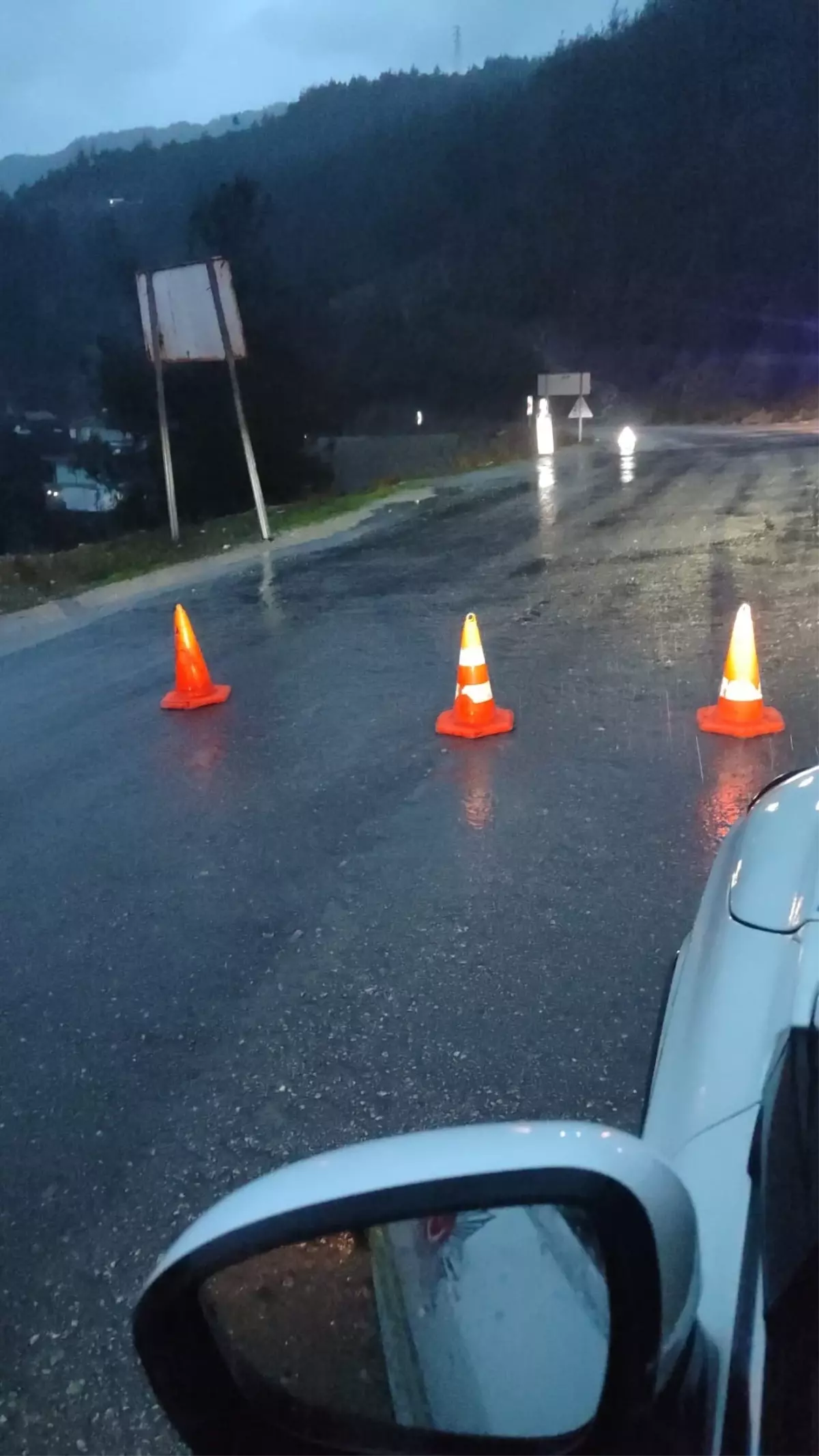 Adana\'da Sağanak Nedeniyle Yol Kapandı