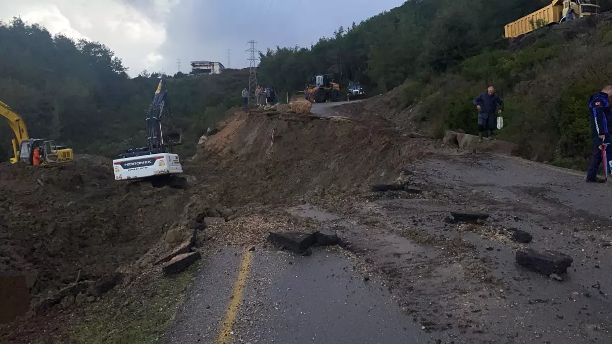 Çıralı Yolu Çöktü