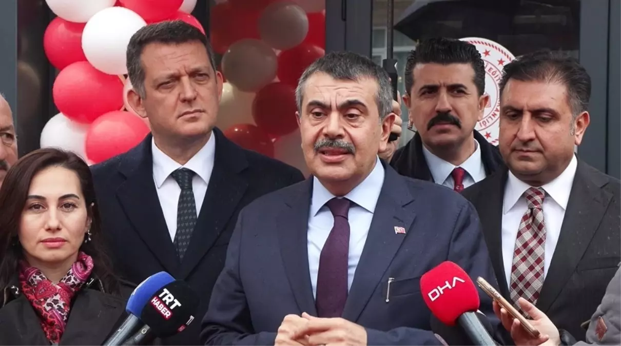 Bakan Tekin\'den Anaokulu Ziyareti