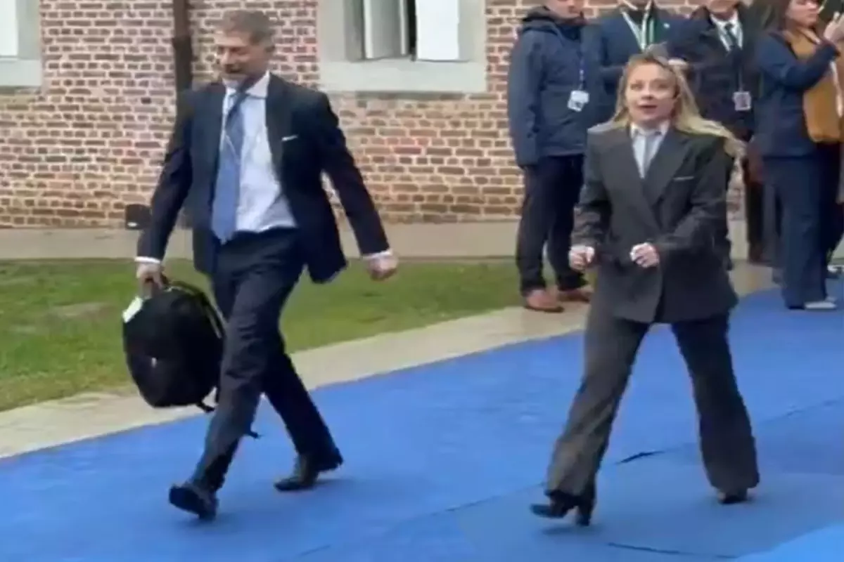 Meloni\'nin zorlu anları! Dışarıya adımını atar atmaz şoka girdi