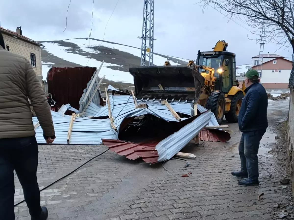 Bünyan\'da şiddetli rüzgârın izleri hızla silindi