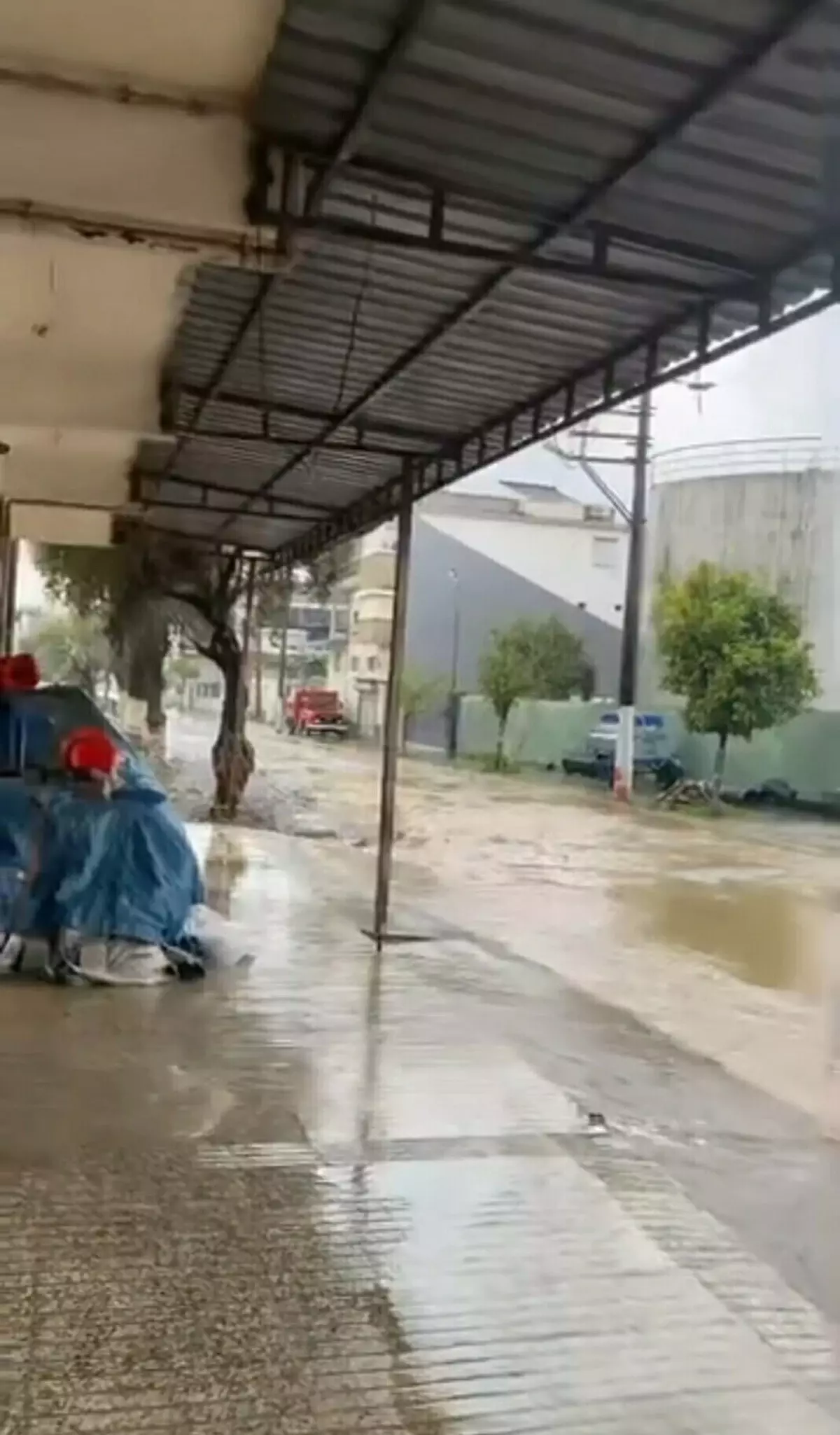 Germencik\'te Sel Nedeniyles Ulaşım Kesildi