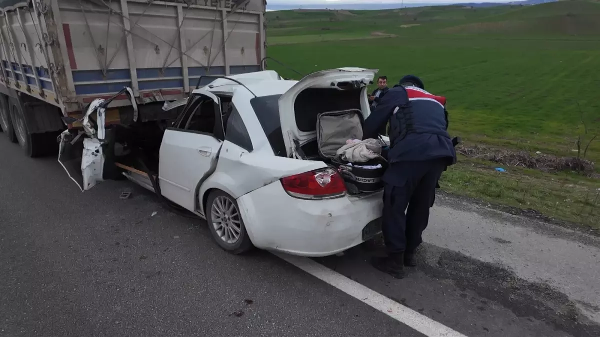 Taşova\'da Trafik Kazası: 2 Ölü