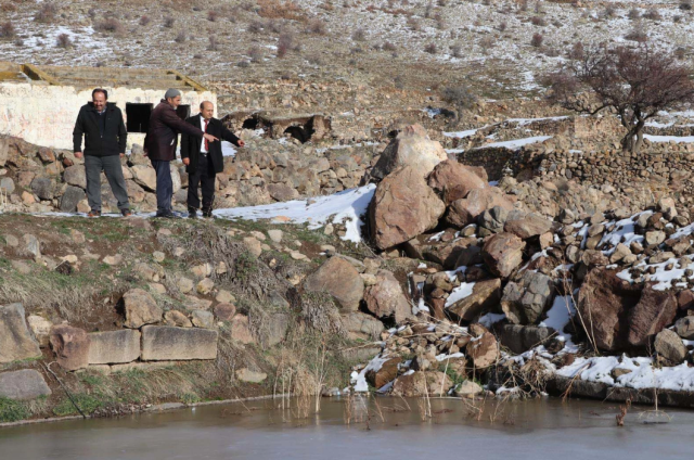 Erciyes'in eteklerinde heyelan riski nedeniyle taşınan mahalledeki bin yıllık 'Roma havuzu' tahrip edildi