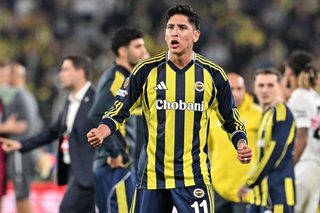 Fenerbahçe'nin Trabzonspor maçı kamp kadrosu belli oldu