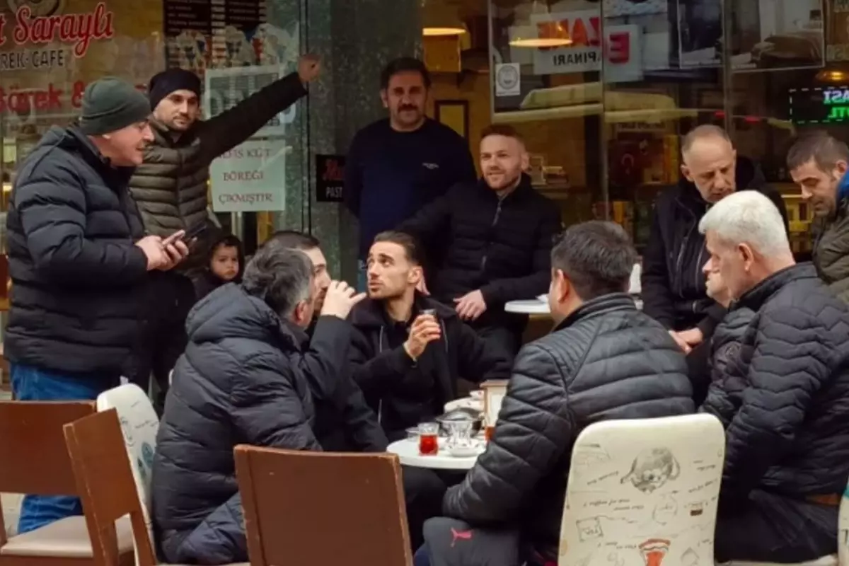 Galatasaray\'ın yıldızı mahallesini ziyaret etti! İşte nedeni