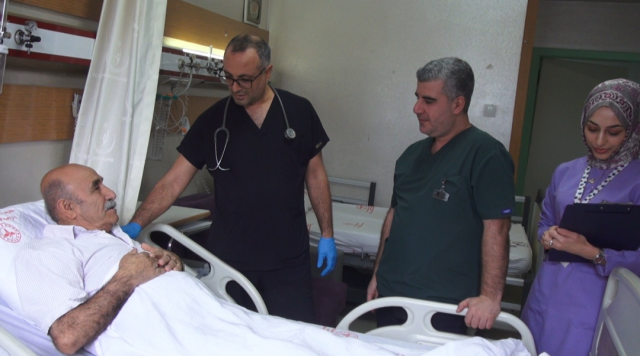Hastanın kalbine giden kanı akciğere yönlendiren 'anormal damar' operasyonla kapatıldı