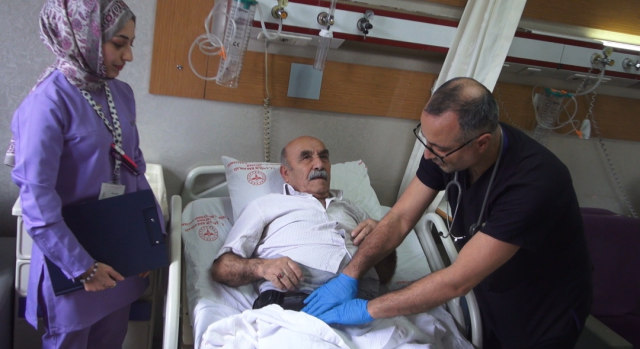Hastanın kalbine giden kanı akciğere yönlendiren 'anormal damar' operasyonla kapatıldı