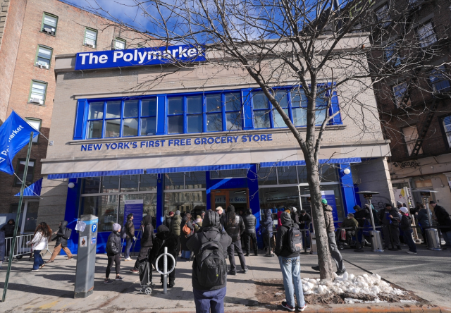 Kente ilk ücretsiz market açıldı! Tek kuruş ödemeden poşetleri doldurdular