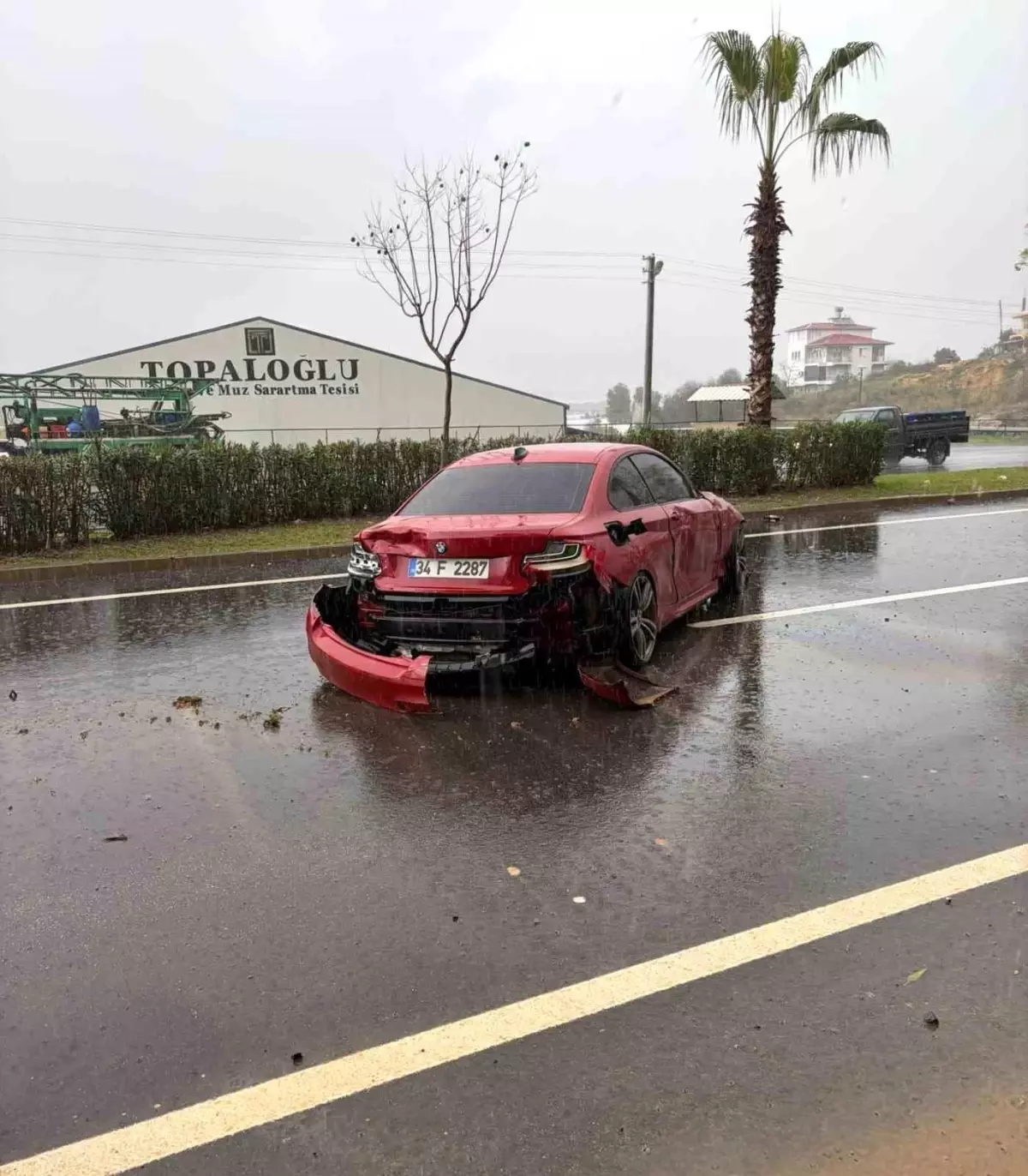 Gazipaşa\'da Yağışlı Yolda Trafik Kazası