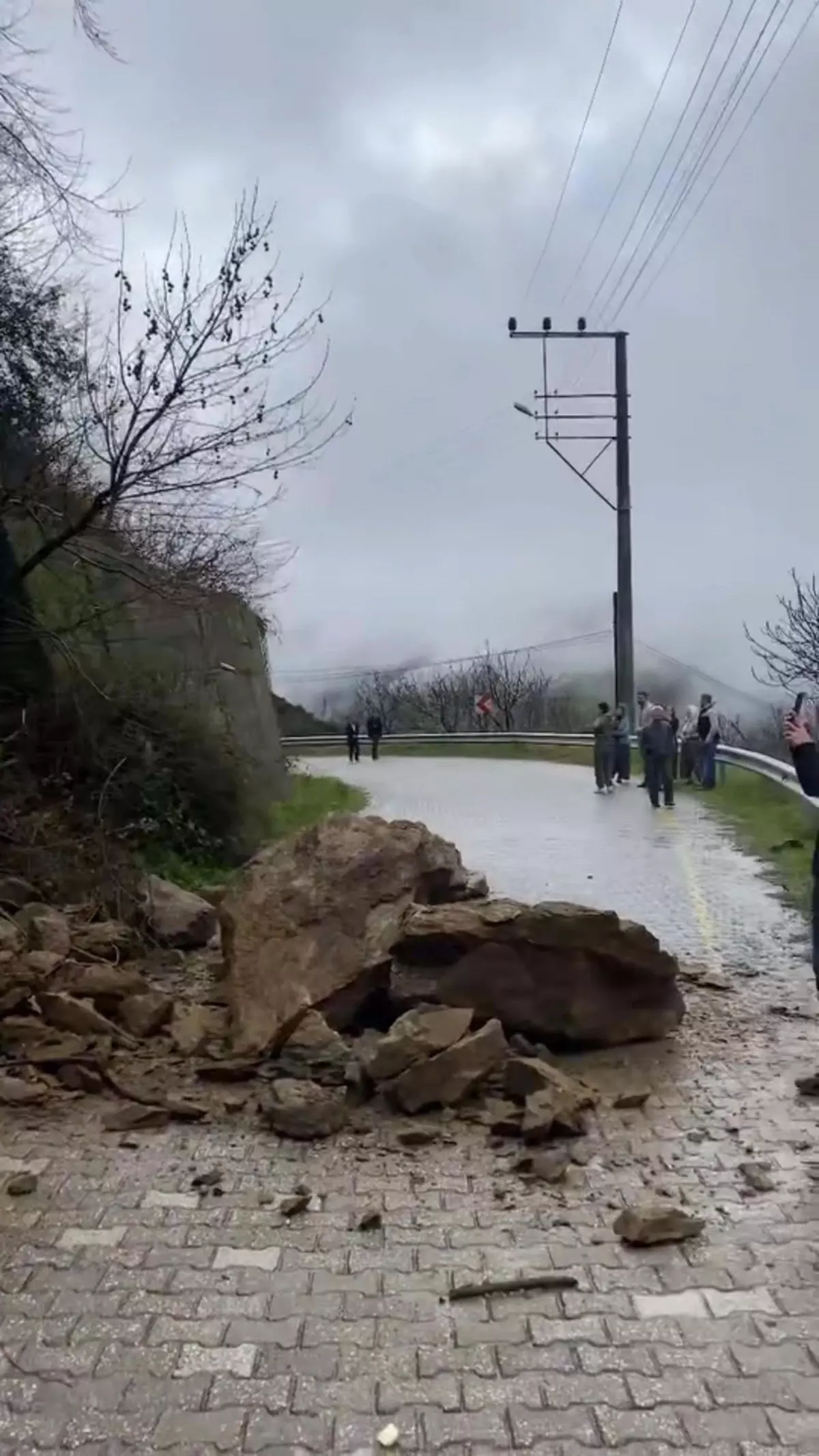 Nazilli\'de Heyelan: Yol Kapandı