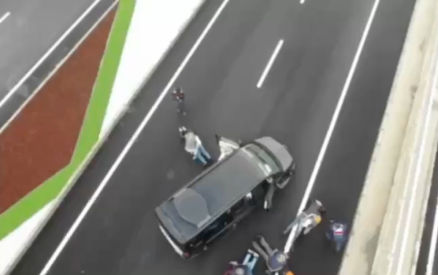 Marketten dönen kadın kabusu yaşadı! Ellerini bağlayıp hesaplarını boşalttılar