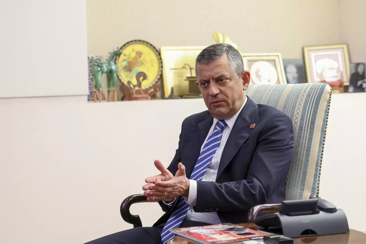 Özgür Özel, şehit ve gazi derneklerinin temsilcileriyle bir araya geldi