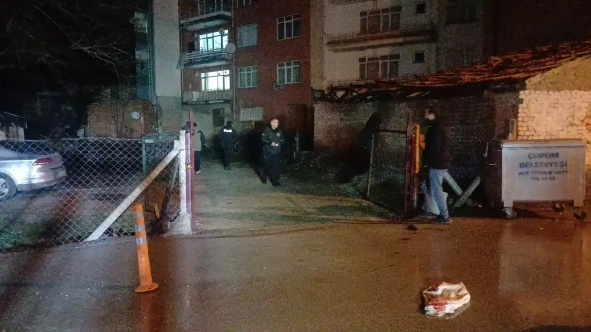 Çorum\'da Sokakta Silahlı Saldırı: 2 Yaralı