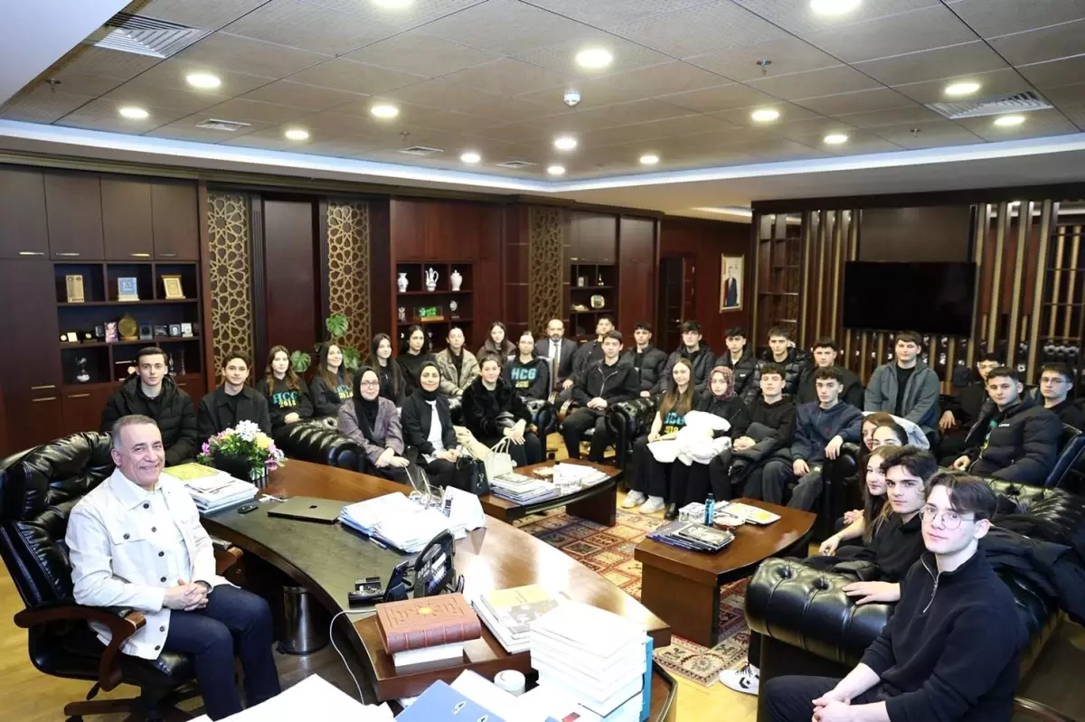 Sultangazi\'de gençlik buluşmaları tam gaz devam