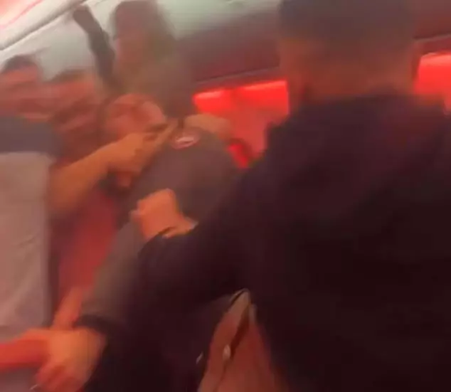 Türkiye'den havalanan uçakta ortalık savaş alanına döndü