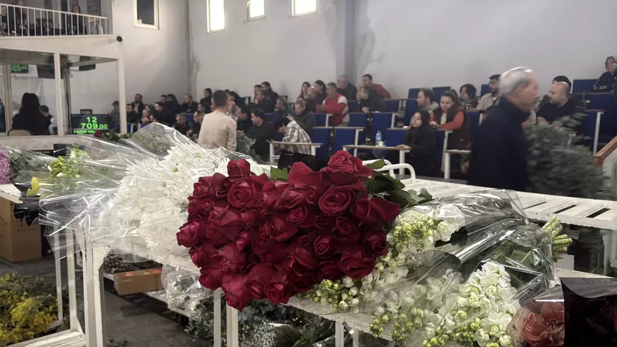 Yalova\'da Çiçek Mezadı Sevgililer Günü İçin Yoğun