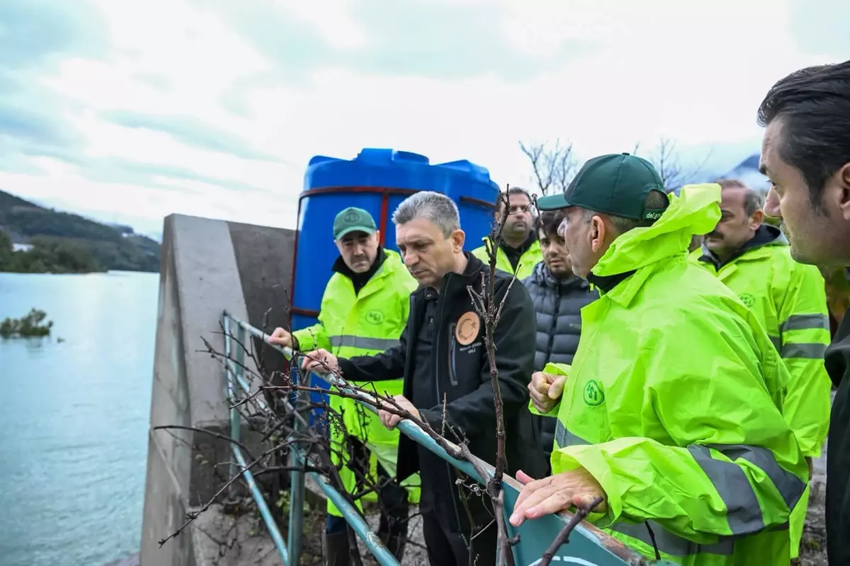 Kent felaketi yaşıyor! Restoran bile akıntıya kapıldı