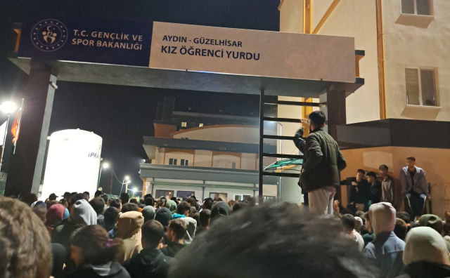 تهدید وحشتناک به خانوادهی زِرِن که در حادثهی آسانسور جان باخت: دخترتان را از قبر بیرون میکشیم و میسوزانیم تهدید وحشتناک به خانوادهی زِرِن که در حادثهی آسانسور جان باخت: دخترتان را از قبر بیرون میکشیم و میسوزانیم