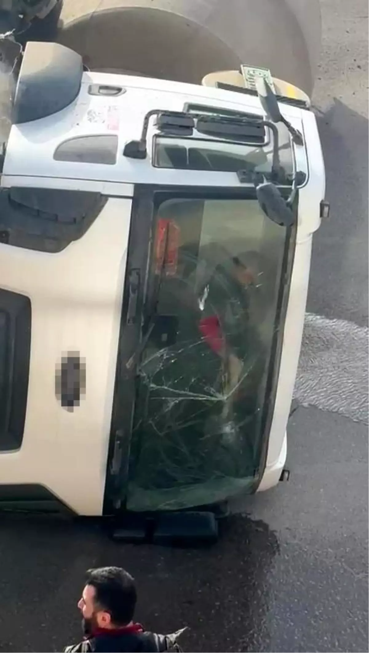 Kocaeli\'de Beton Mikseri Yan Yattı