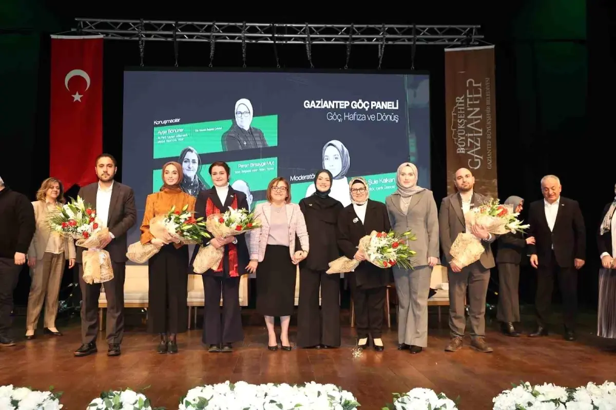 Gaziantep Büyükşehir\'in ev sahipliğinde "Yeşil Otobüs" Belgesel Filmi\'nin ilk gösterimi yapıldı