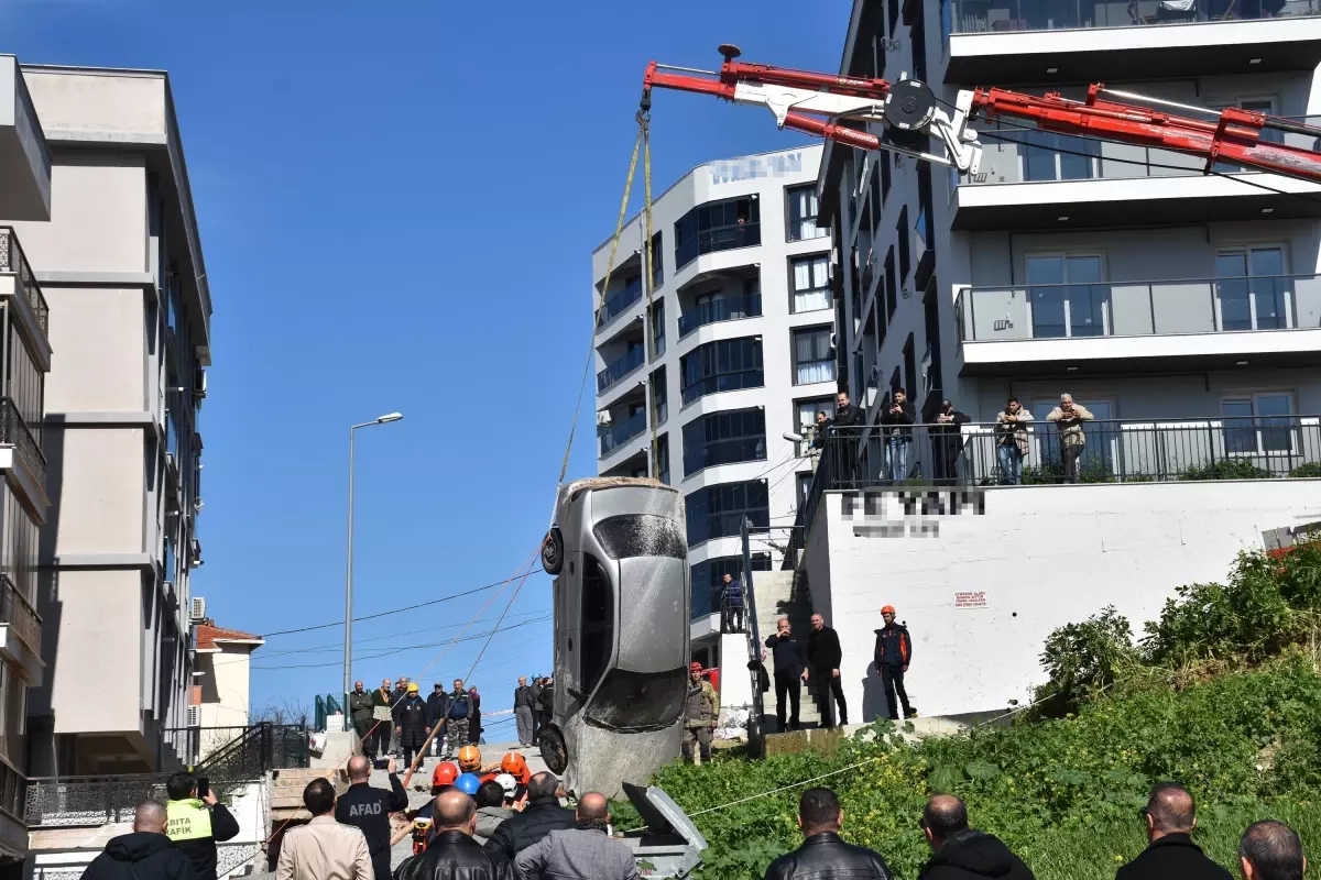 Ulukent\'te Toprak Kayması: 151 Kişi Tahliye Edildi