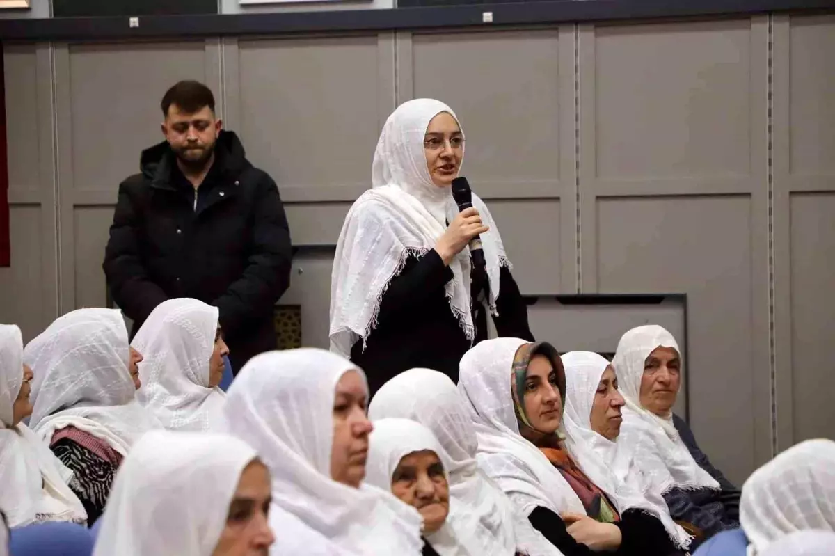 Karabüklü kadınlardan Başkan Güneş\'e yöresel kıyafetli destek